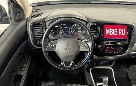 Mitsubishi Outlander III рестайлинг 3, 2019 год, 2 299 800 рублей, 10 фотография