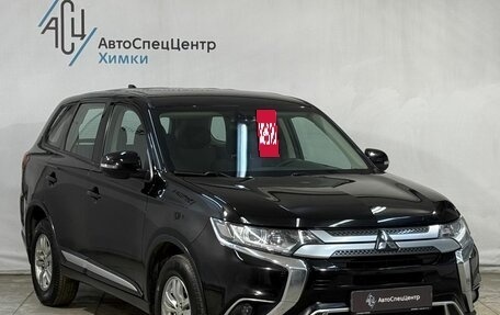 Mitsubishi Outlander III рестайлинг 3, 2019 год, 2 299 800 рублей, 15 фотография