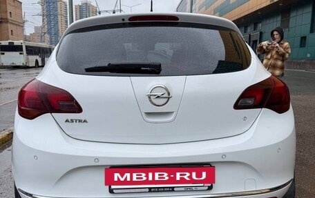 Opel Astra J, 2013 год, 870 000 рублей, 2 фотография