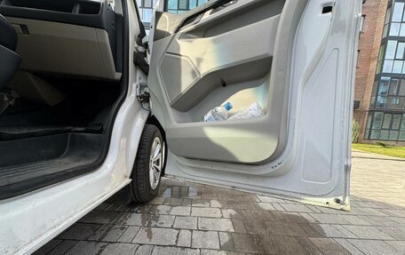 Volkswagen Caravelle T6 рестайлинг, 2015 год, 2 399 999 рублей, 3 фотография