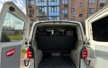 Volkswagen Caravelle T6 рестайлинг, 2015 год, 2 399 999 рублей, 4 фотография