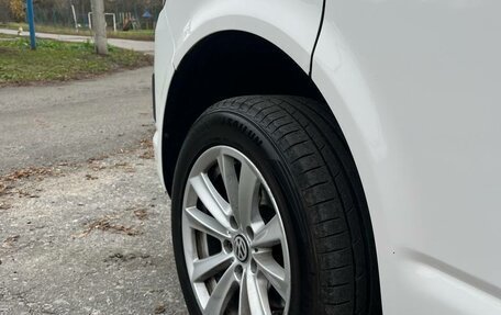 Volkswagen Caravelle T6 рестайлинг, 2015 год, 2 399 999 рублей, 10 фотография