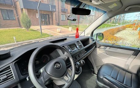 Volkswagen Caravelle T6 рестайлинг, 2015 год, 2 399 999 рублей, 5 фотография