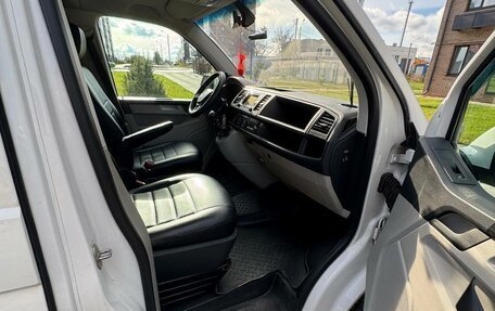 Volkswagen Caravelle T6 рестайлинг, 2015 год, 2 399 999 рублей, 6 фотография