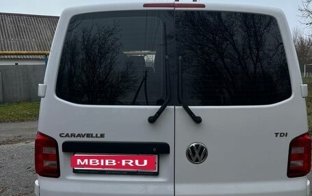 Volkswagen Caravelle T6 рестайлинг, 2015 год, 2 399 999 рублей, 12 фотография