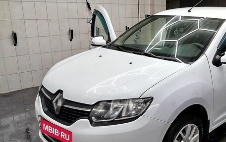 Renault Logan II, 2017 год, 1 000 000 рублей, 1 фотография