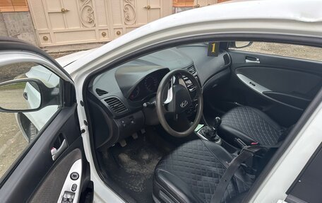 Hyundai Solaris II рестайлинг, 2013 год, 570 000 рублей, 3 фотография