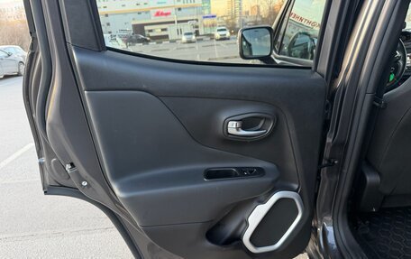 Jeep Renegade I рестайлинг, 2017 год, 2 400 000 рублей, 30 фотография