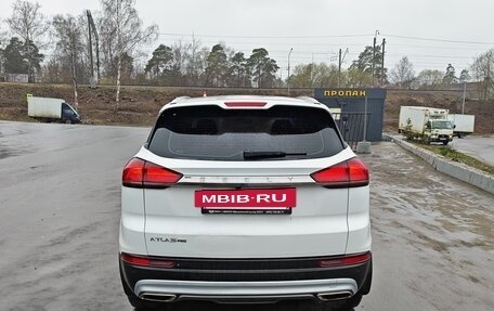 Geely Atlas, 2022 год, 1 830 000 рублей, 3 фотография