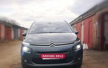 Citroen C4 Picasso II рестайлинг, 2015 год, 1 000 000 рублей, 3 фотография