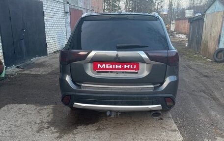 Mitsubishi Outlander III рестайлинг 3, 2015 год, 2 000 000 рублей, 3 фотография