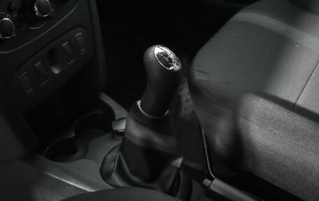 Renault Logan II, 2020 год, 990 000 рублей, 10 фотография