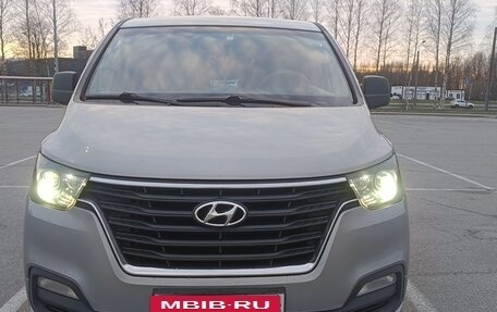 Hyundai H-1 II рестайлинг, 2018 год, 2 430 000 рублей, 2 фотография