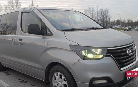 Hyundai H-1 II рестайлинг, 2018 год, 2 430 000 рублей, 3 фотография
