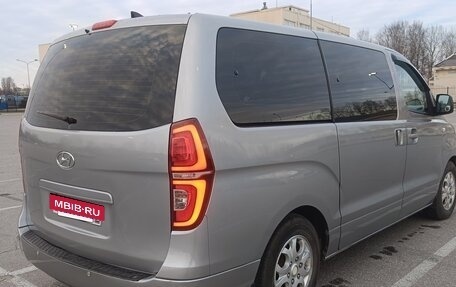 Hyundai H-1 II рестайлинг, 2018 год, 2 430 000 рублей, 6 фотография