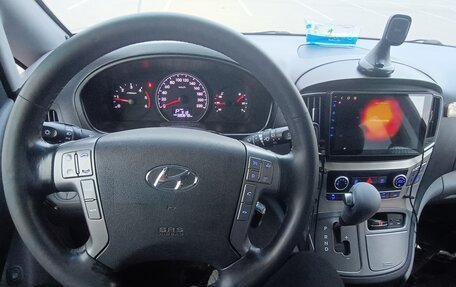 Hyundai H-1 II рестайлинг, 2018 год, 2 430 000 рублей, 12 фотография