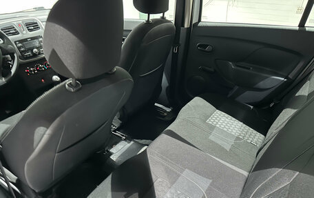 Renault Logan II, 2017 год, 725 000 рублей, 8 фотография