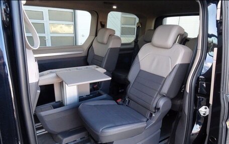 Volkswagen Multivan, 2023 год, 6 100 000 рублей, 10 фотография