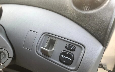 Toyota Vitz, 2001 год, 390 000 рублей, 3 фотография