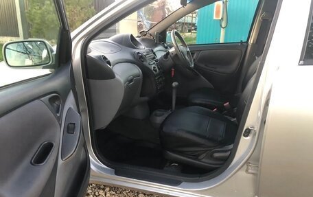 Toyota Vitz, 2001 год, 390 000 рублей, 4 фотография