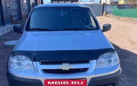 Chevrolet Niva I рестайлинг, 2012 год, 570 000 рублей, 2 фотография