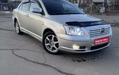 Toyota Avensis III рестайлинг, 2003 год, 675 000 рублей, 1 фотография
