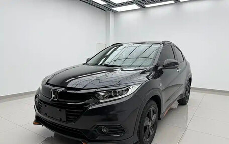 Honda Vezel, 2022 год, 1 740 000 рублей, 2 фотография