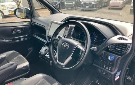 Toyota Voxy III, 2021 год, 2 350 000 рублей, 10 фотография