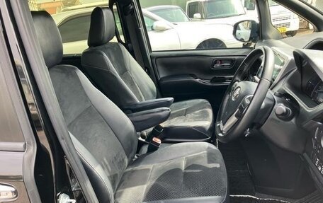 Toyota Voxy III, 2021 год, 2 350 000 рублей, 9 фотография