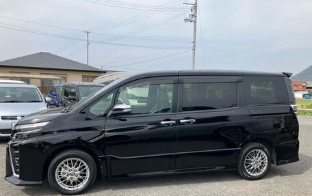 Toyota Voxy III, 2021 год, 2 350 000 рублей, 8 фотография