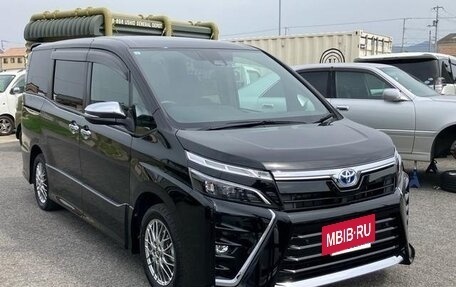 Toyota Voxy III, 2021 год, 2 350 000 рублей, 3 фотография