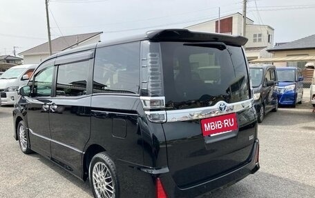 Toyota Voxy III, 2021 год, 2 350 000 рублей, 7 фотография