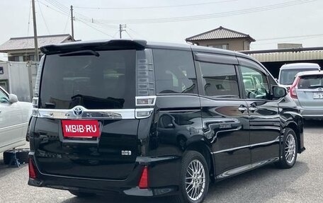 Toyota Voxy III, 2021 год, 2 350 000 рублей, 5 фотография