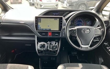 Toyota Voxy III, 2021 год, 2 350 000 рублей, 11 фотография