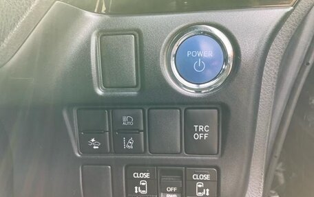 Toyota Voxy III, 2021 год, 2 350 000 рублей, 16 фотография