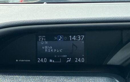 Toyota Voxy III, 2021 год, 2 350 000 рублей, 17 фотография