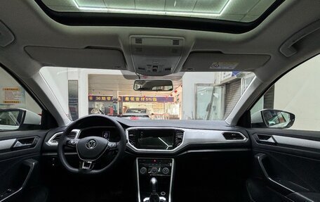 Volkswagen T-Roc I, 2021 год, 1 520 000 рублей, 17 фотография