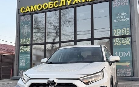 Toyota RAV4, 2019 год, 3 300 000 рублей, 4 фотография