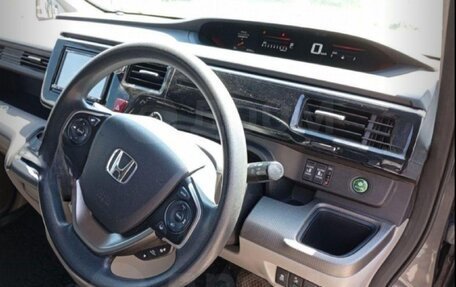 Honda Stepwgn IV, 2021 год, 2 460 000 рублей, 5 фотография