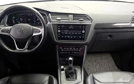 Volkswagen Tiguan II, 2022 год, 2 365 000 рублей, 7 фотография