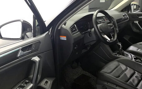 Volkswagen Tiguan II, 2022 год, 2 365 000 рублей, 9 фотография