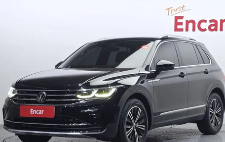 Volkswagen Tiguan II, 2022 год, 2 365 000 рублей, 1 фотография