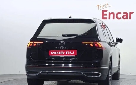 Volkswagen Tiguan II, 2022 год, 2 365 000 рублей, 4 фотография