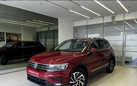 Volkswagen Tiguan II, 2018 год, 3 050 000 рублей, 1 фотография