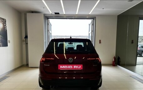 Volkswagen Tiguan II, 2018 год, 3 050 000 рублей, 6 фотография