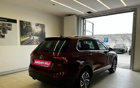 Volkswagen Tiguan II, 2018 год, 3 050 000 рублей, 5 фотография
