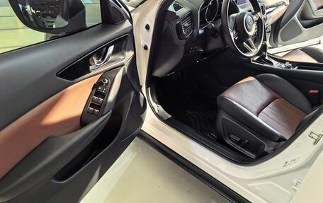 Mazda CX-4, 2023 год, 2 340 000 рублей, 9 фотография