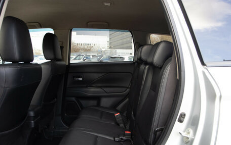 Mitsubishi Outlander III рестайлинг 3, 2014 год, 1 498 000 рублей, 8 фотография