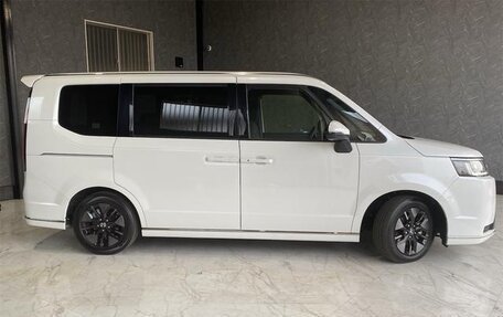 Honda Stepwgn, 2023 год, 2 387 000 рублей, 8 фотография