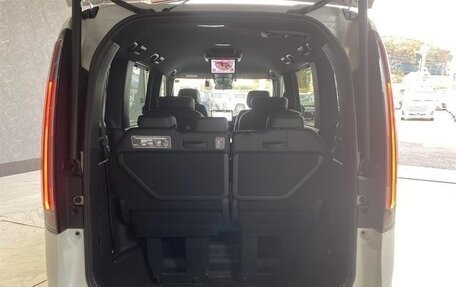 Honda Stepwgn, 2023 год, 2 387 000 рублей, 13 фотография